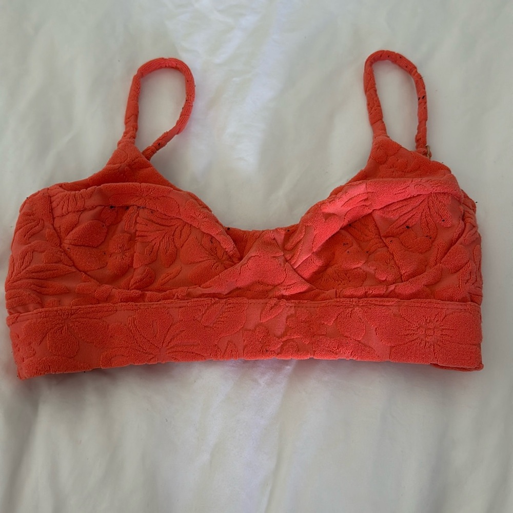 Acacia M paisley top worn pilly will come off